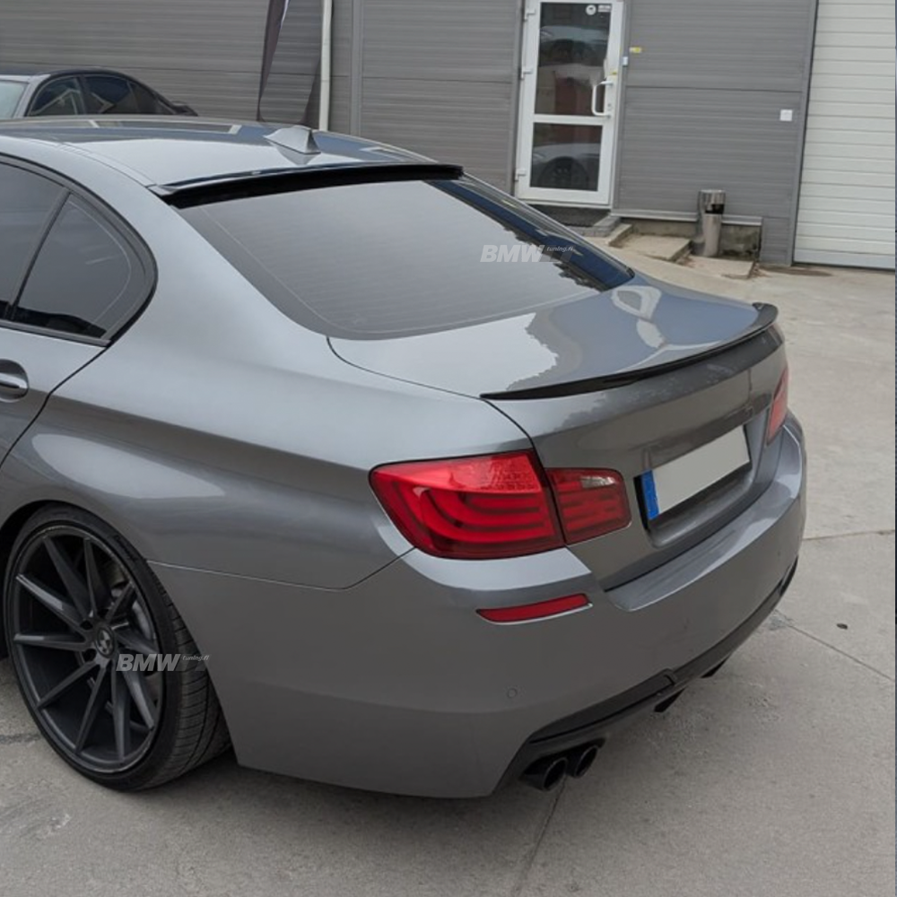 BMW F10, M-Performance Look takaspoileri kiiltävän mustana