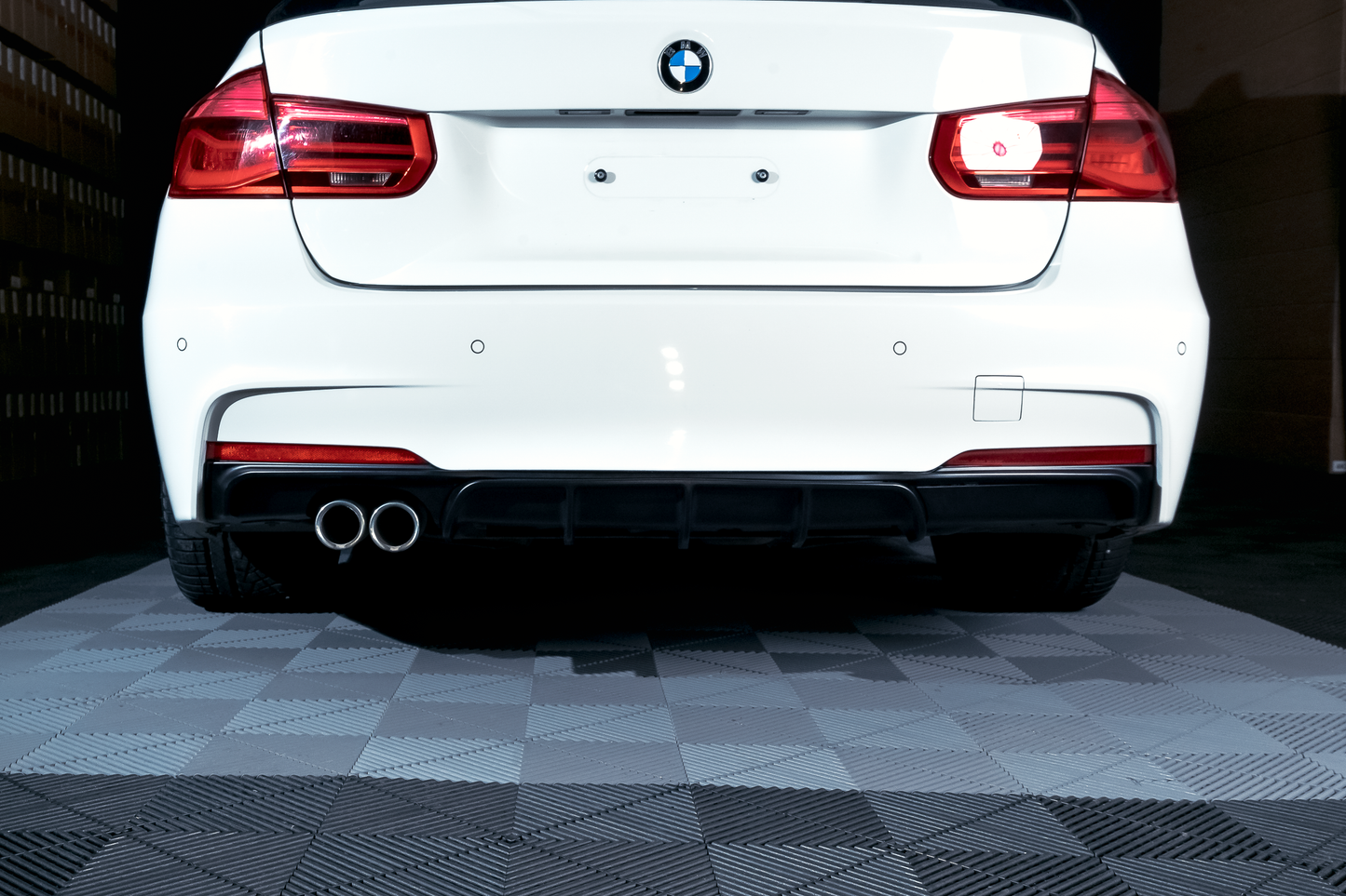 BMW F30 F31 11-18 M-Performance diffussori M-Sport takapuskuriin matta musta