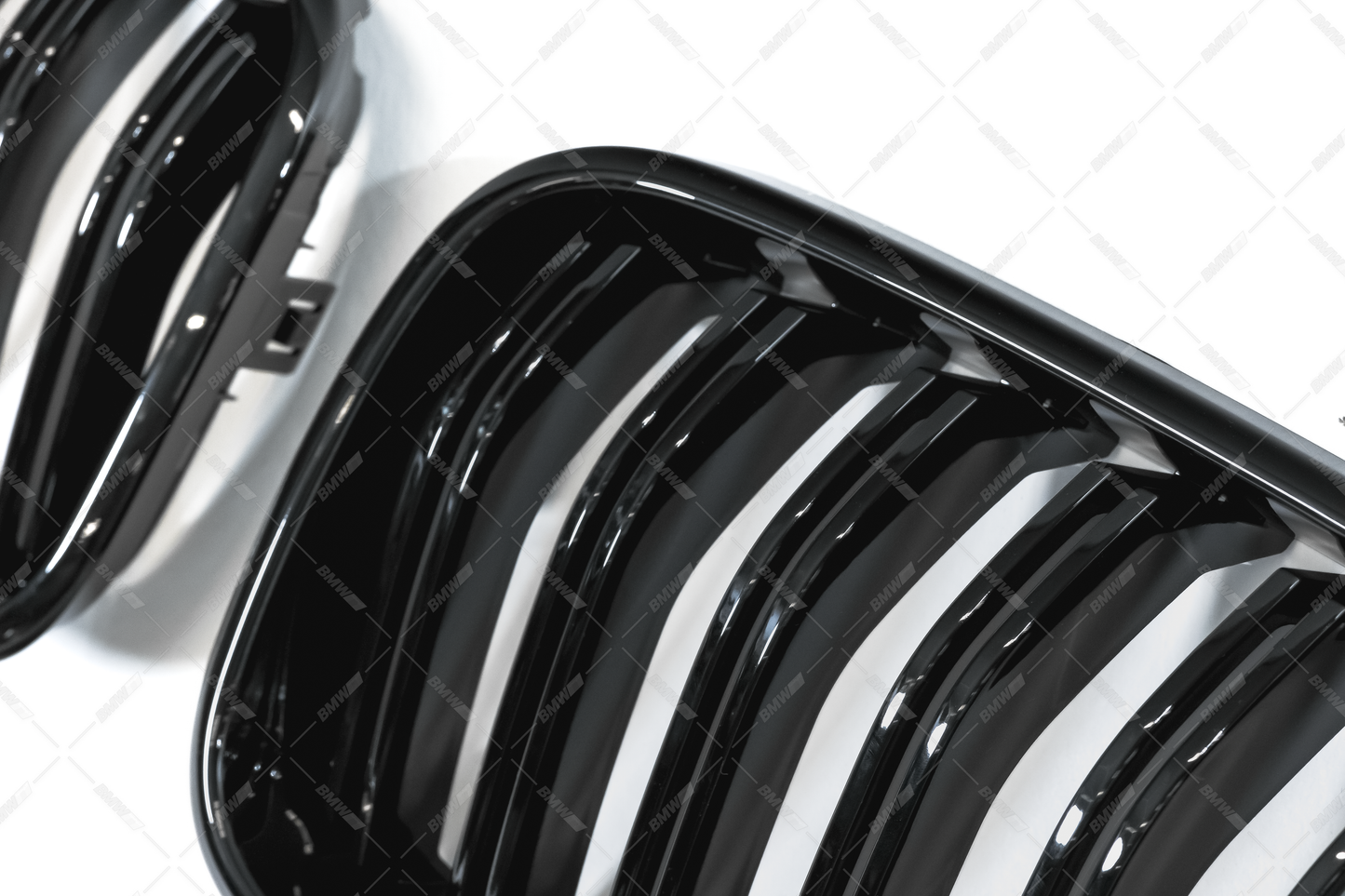 BMW X4 F26 / X3 F25 LCI, kiiltävän mustat munuaiset