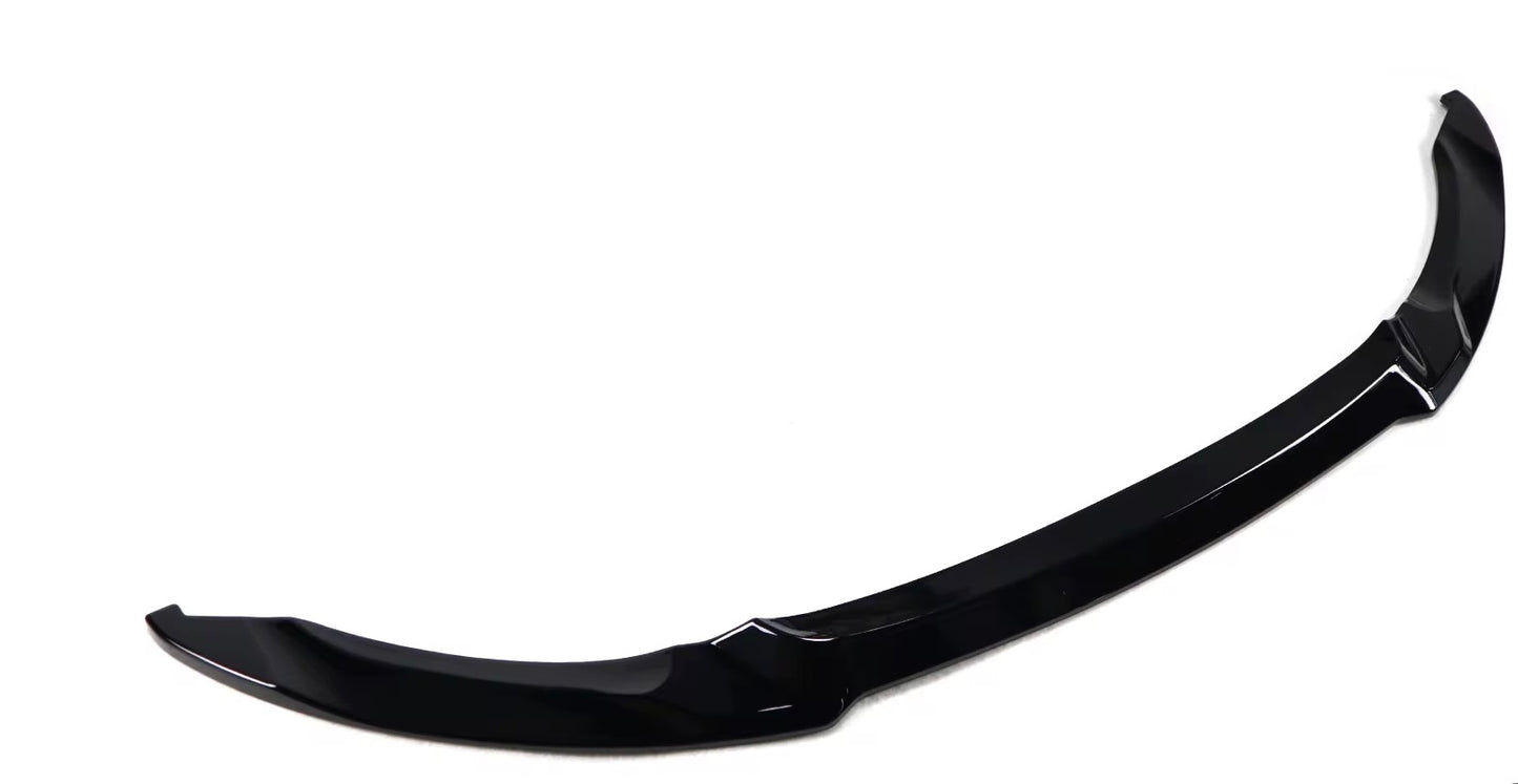 BMW F80 F82 F83 M3 M4, Etupuskurin lippa kiiltävän musta