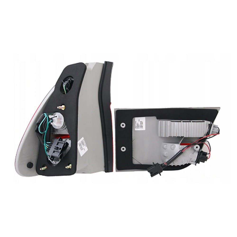 BMW X5 E53, red-gray taillights