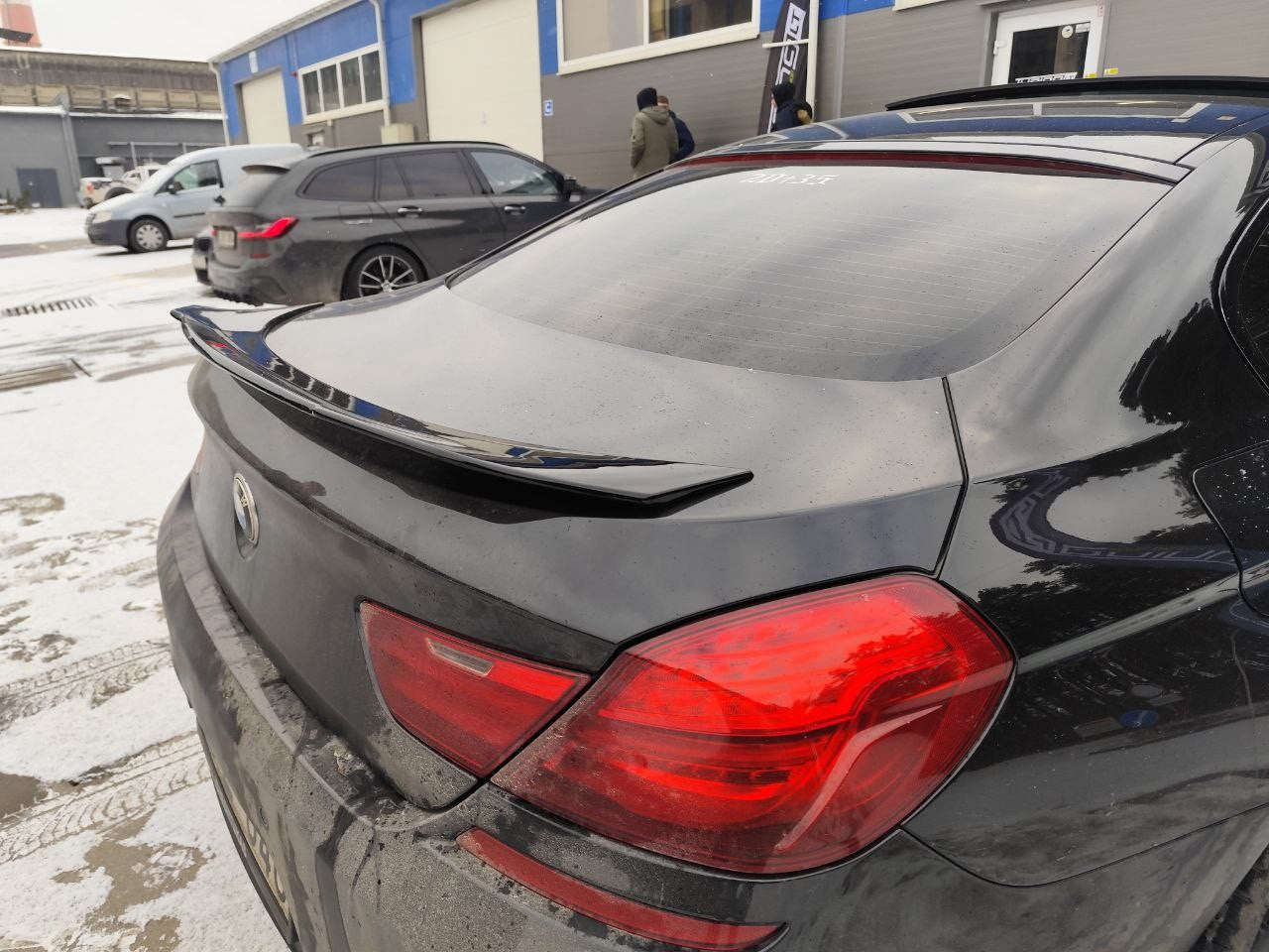 BMW F06 / F13, PSM -look kiiltävän musta takaspoileri