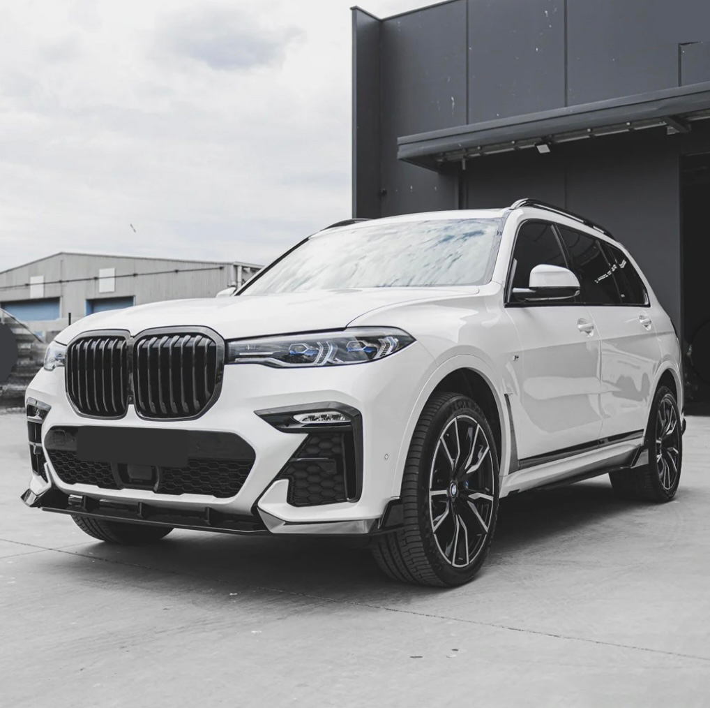 Bmw X7 G07, 2018-2022 Aero kit
Black Knight kiiltävän musta