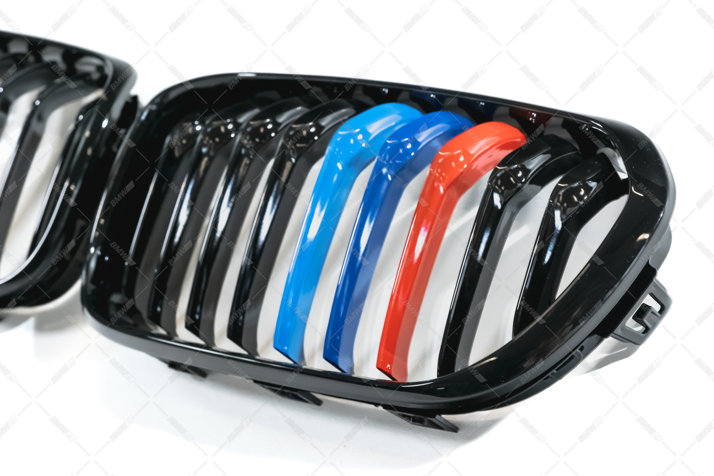 BMW E81 E82 E87 E88 LCI , Kiiltävän mustat / M-color munuaiset