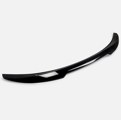 BMW F06 , M4 -look kiiltävän
musta takaspoileri