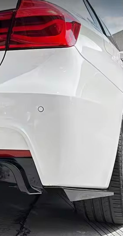 BMW F30 F31 Diffusori + splitterit, jarruvalolla kiiltävän musta