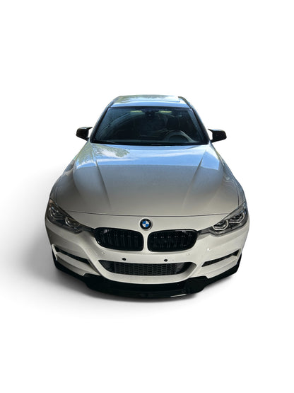 BMW F30 F31 MAD etupuskurin lippa kiiltävän musta