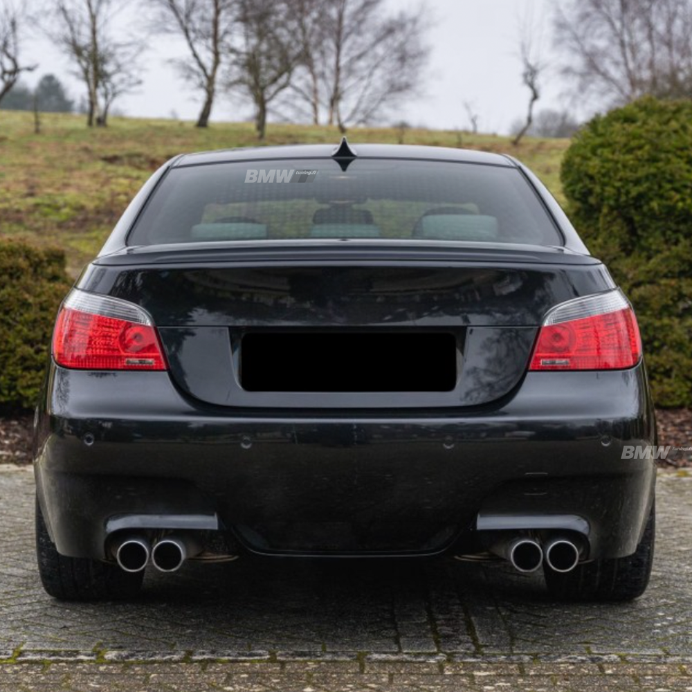 BMW E60 M-Performance look kiiltävän musta takaspoileri