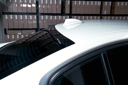 BMW F30,  Takalasin spoileri kiiltävän musta