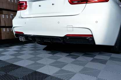 BMW F30 F31 M-Performance diffuusori M-Sport takapuskuriin, kiiltävän musta