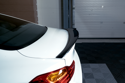 BMW F32, M4 Look takaspoileri kiiltävän mustana