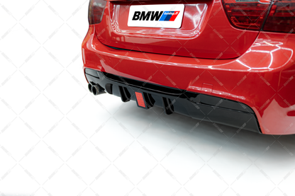 BMW E90 E91 05-11 M-Performance takapuskurin diffuusori jarruvalolla kiiltävän musta