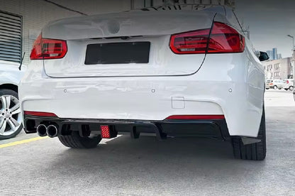 BMW F30 F31 Diffusori + splitterit, jarruvalolla kiiltävän musta