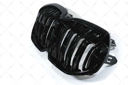 BMW F40 F41, M-Look kiiltävän mustat munuaiset