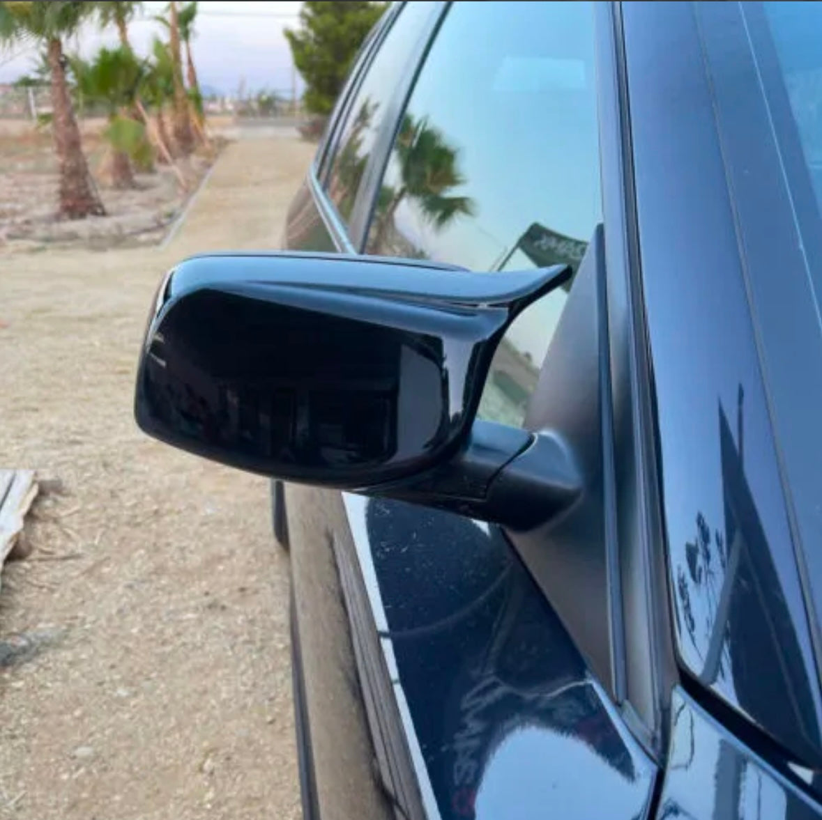 BMW E60 E61 E63 E64 kiiltävän mustat M-look peilinkuoret