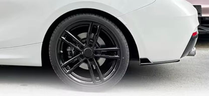 BMW F22 F23, Takapuskurin kiiltävän
mustat lisäpalat, kulmasplitterit