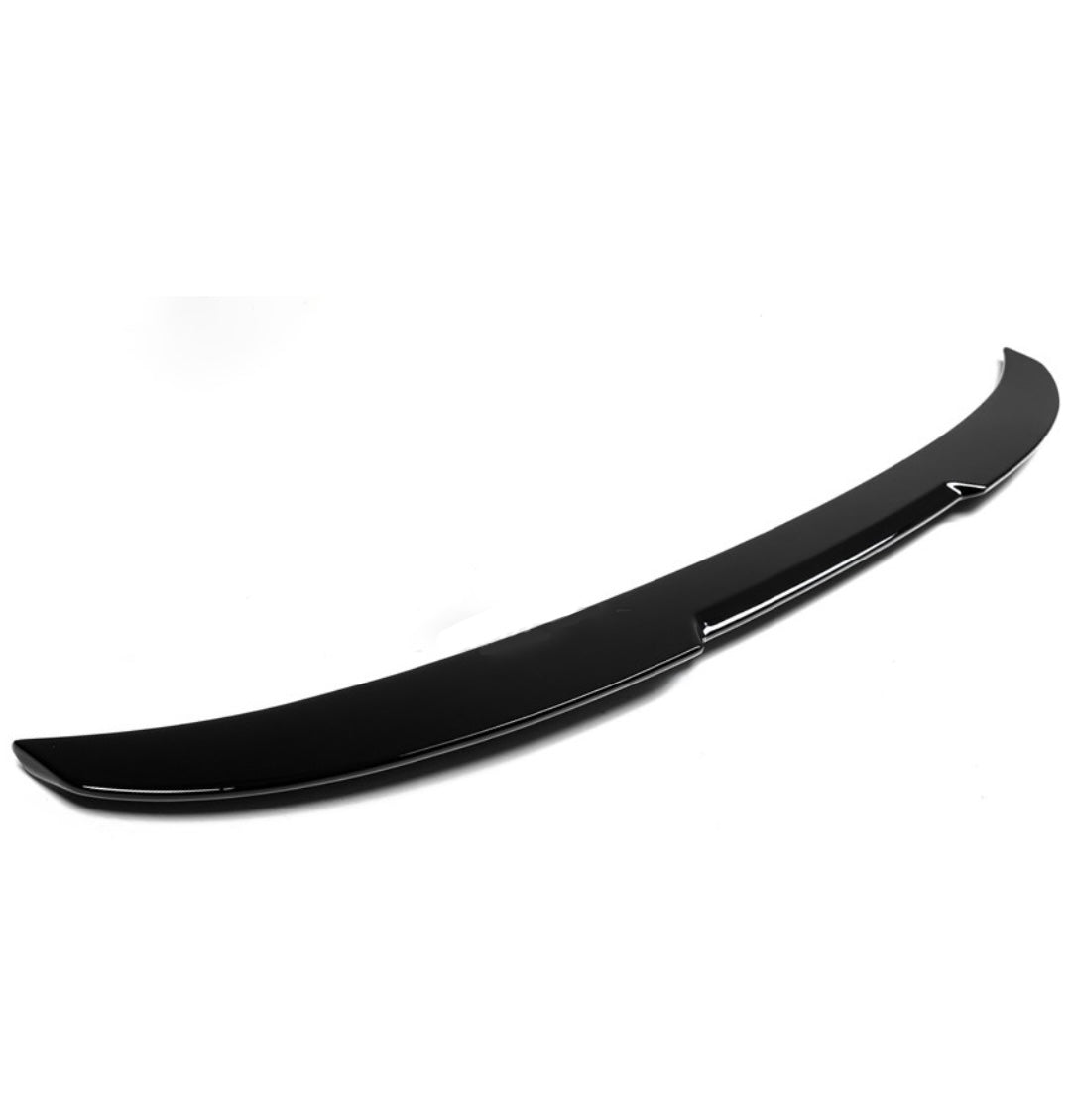 BMW G30 V-style takaspoileri kiiltävän musta