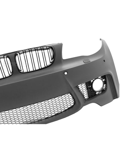 BMW E81 E82 E87 E88 1M-look etupuskuri. PDC / SRA sisältää munuaiset.