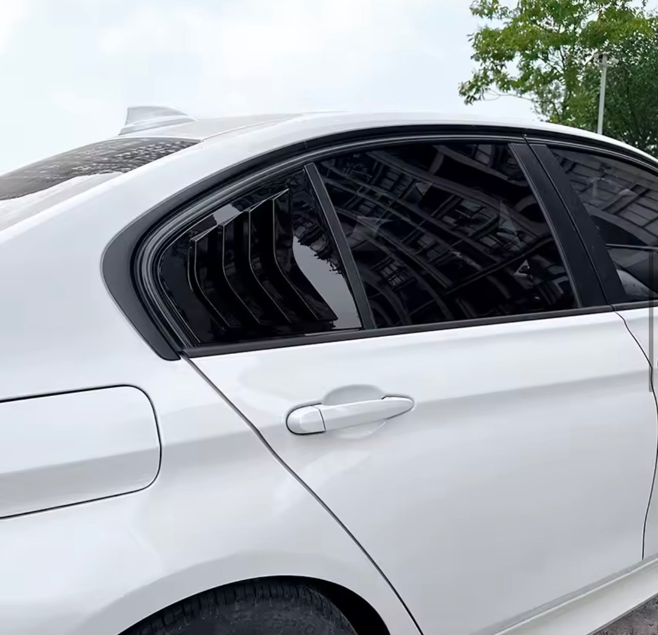 Bmw F30 Sivulasisuojat kiiltävän
mustat