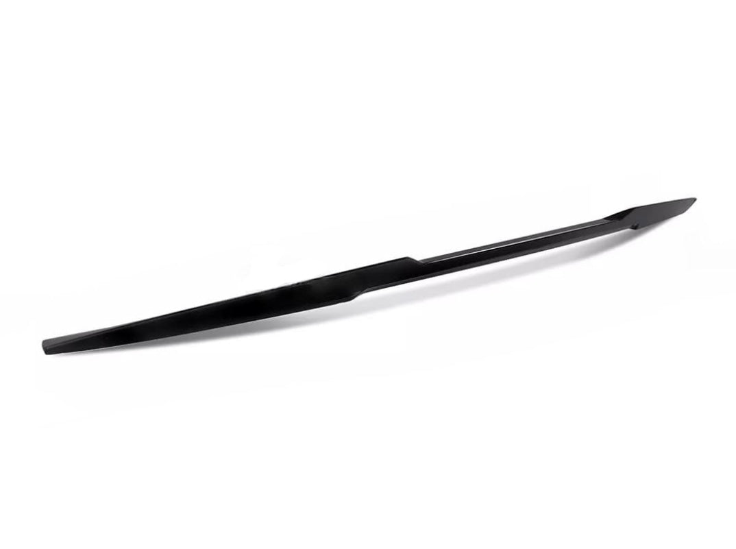 BMW G26, M4 in sleek black
 rear spoiler