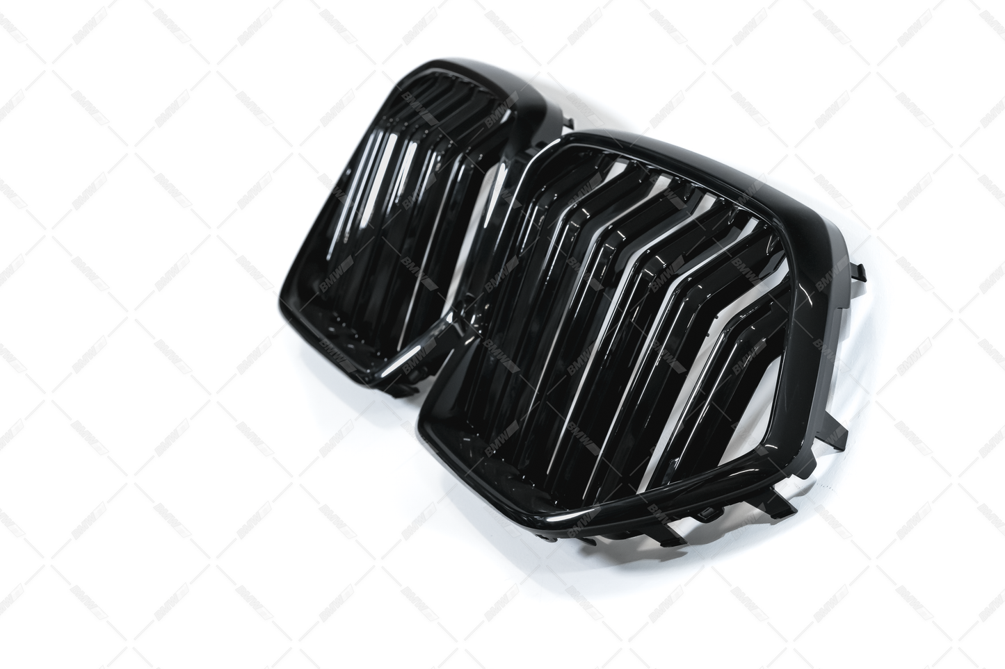 BMW X6 G06, M look kiiltävän mustat munuaiset