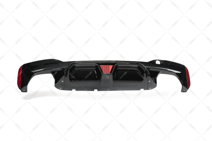 BMW G30 G31, CS takapuskurin diffussori kiiltävän musta jarruvalolla