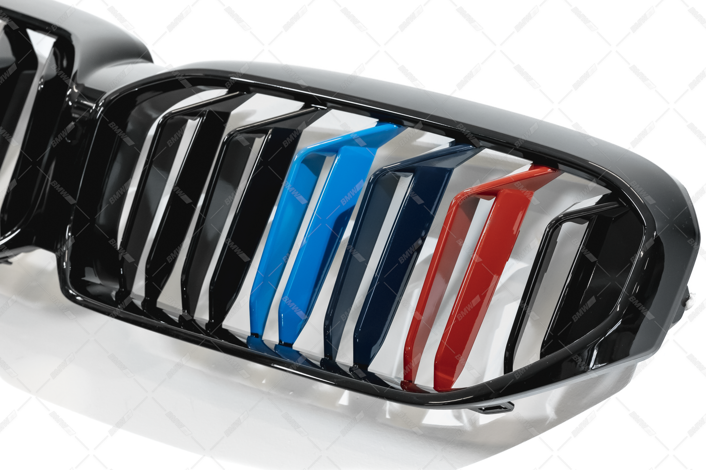 BMW G30 G31 LCI, M-look kiiltävän mustat M-color munuaiset