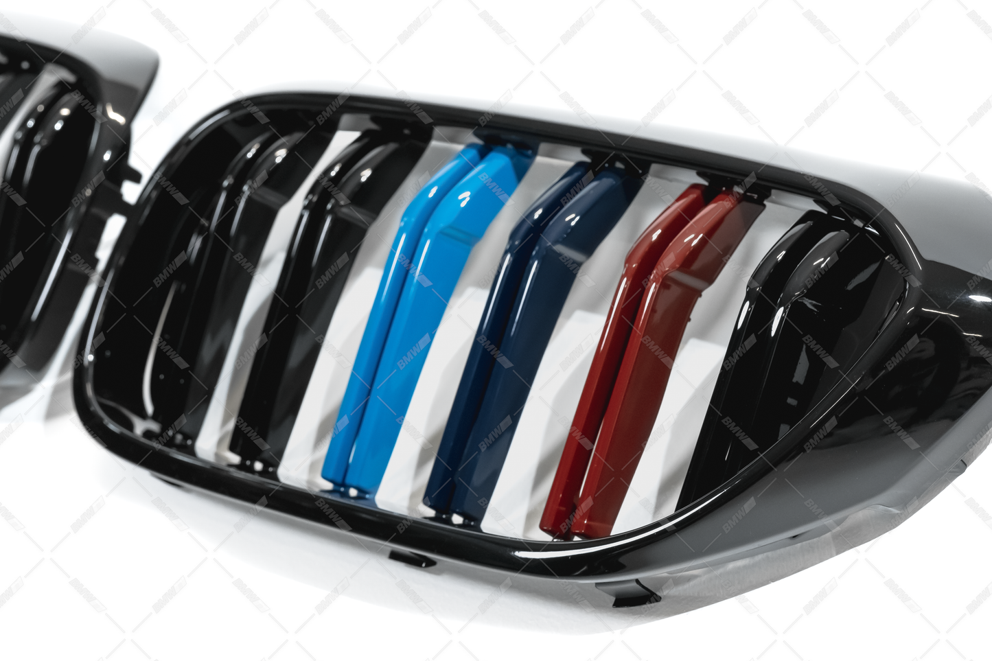 BMW G30 G31 , M-look kiiltävän mustat M-color munuaiset