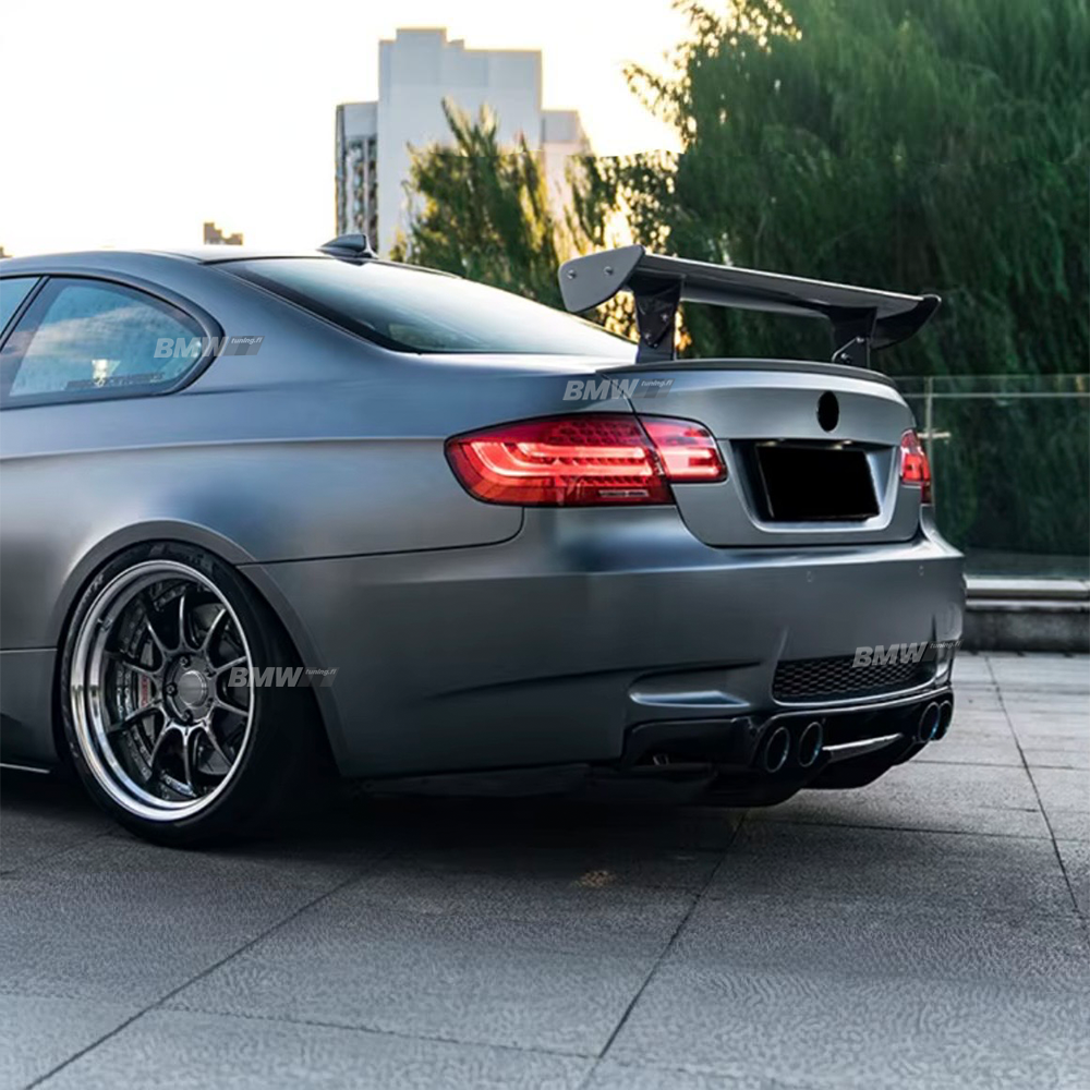 BMW GTS look Spoileri kiiltävän musta