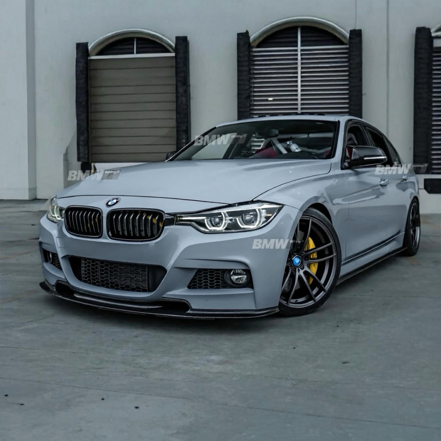BMW F30 F31 V-style etupuskurin lippa kiiltävän musta