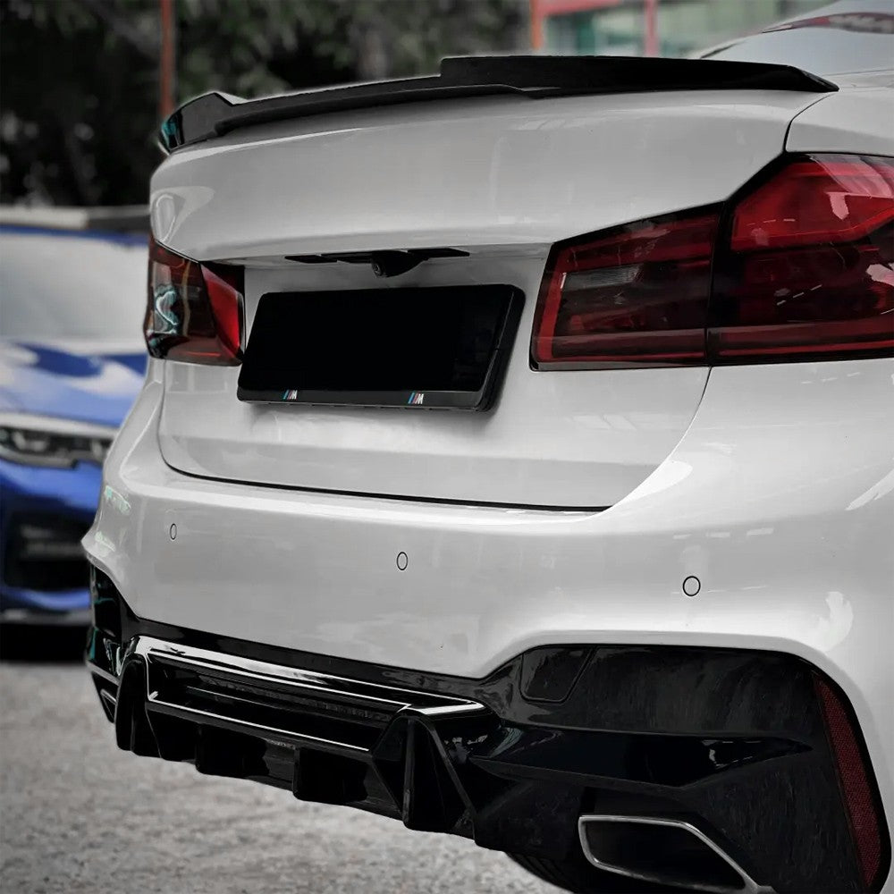 BMW G30 V-style takaspoileri kiiltävän musta