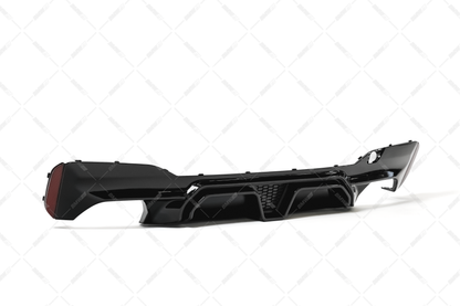BMW G30 G31, M5 CS takapuskurin diffuusori kiiltävän musta